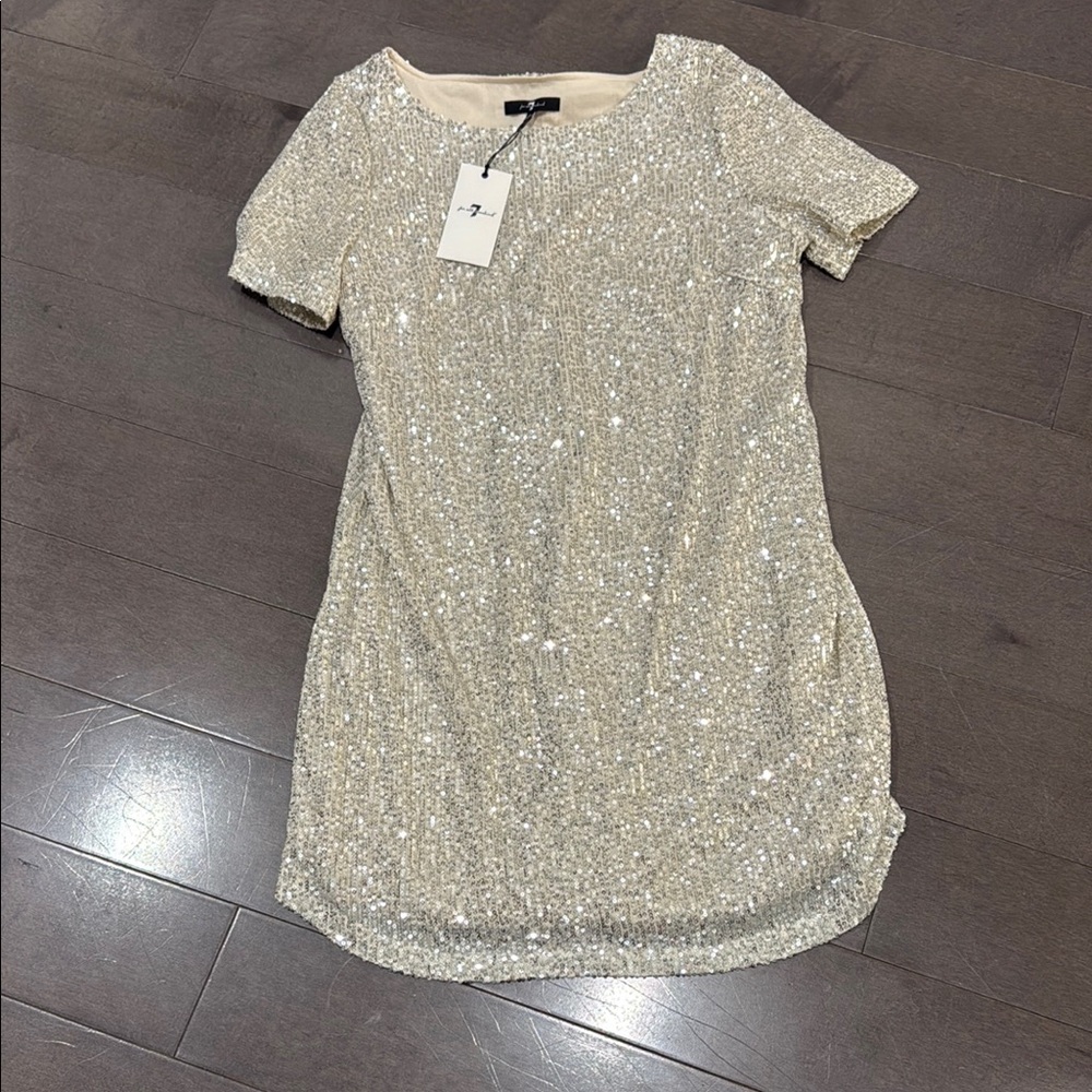 NWT sz M Elegant Sequin Short Sleeve Dress